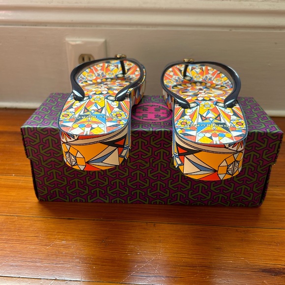 Torch Burch Sandels - Picture 2 of 4